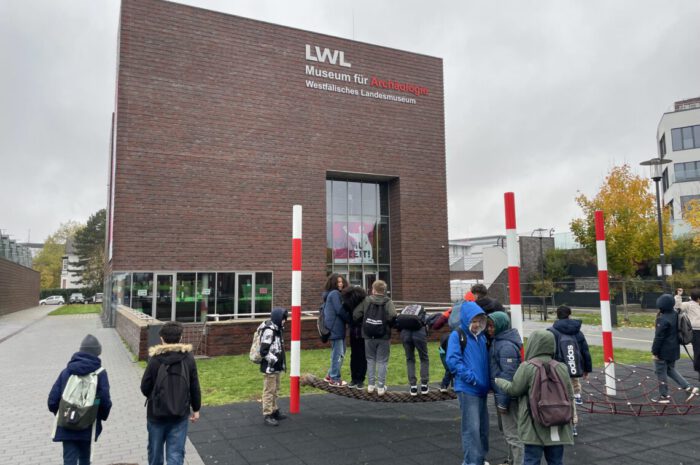Steinzeitwoche an der AKS – die 6er-Klassen besuchen das Archäologische Museum Herne