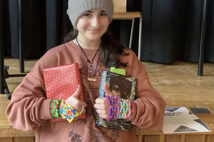 Lara (Klasse 6a) gewinnt den Vorlesewettbewerb