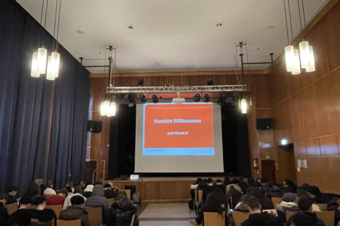 Die EF checkt die Berufswelt mit dem Online-Tool Check-U