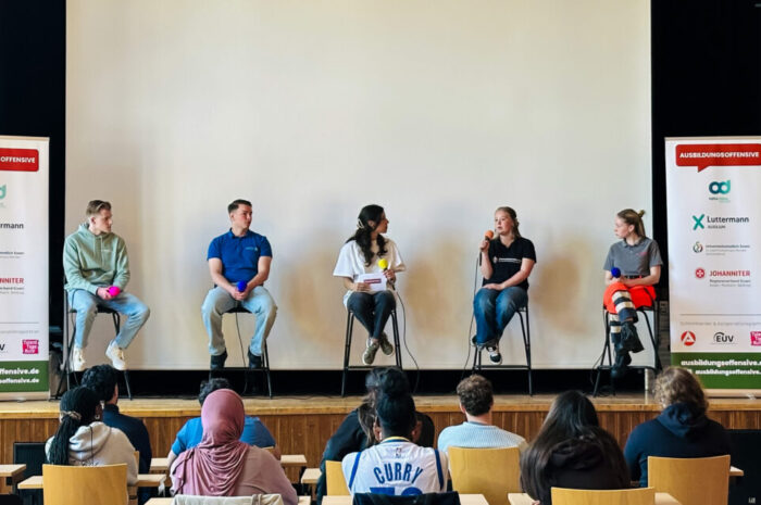 Roadshow 2026: Oberstufenschüler der AKS erkunden Ausbildungsperspektiven